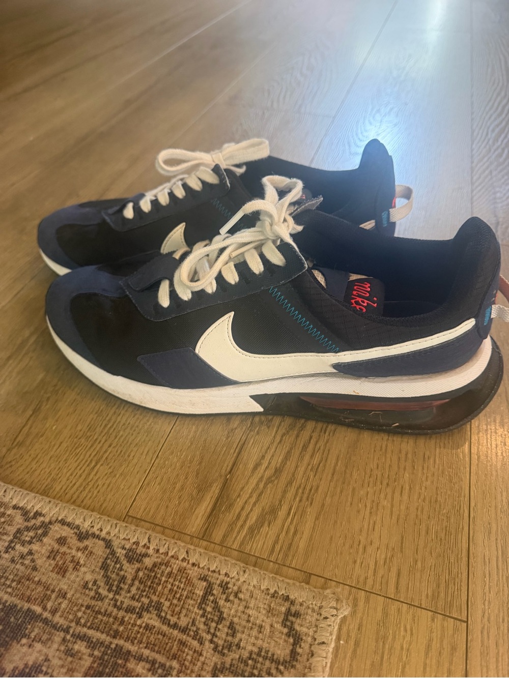 Nike Men's Navy, Black and White Retro-Style Sneakers